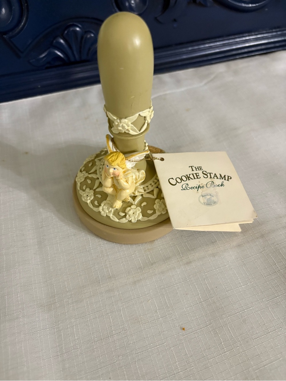 VINTAGE The Cookie Stamp Recipe Book Holder with Cherub Accent #16 - NWT